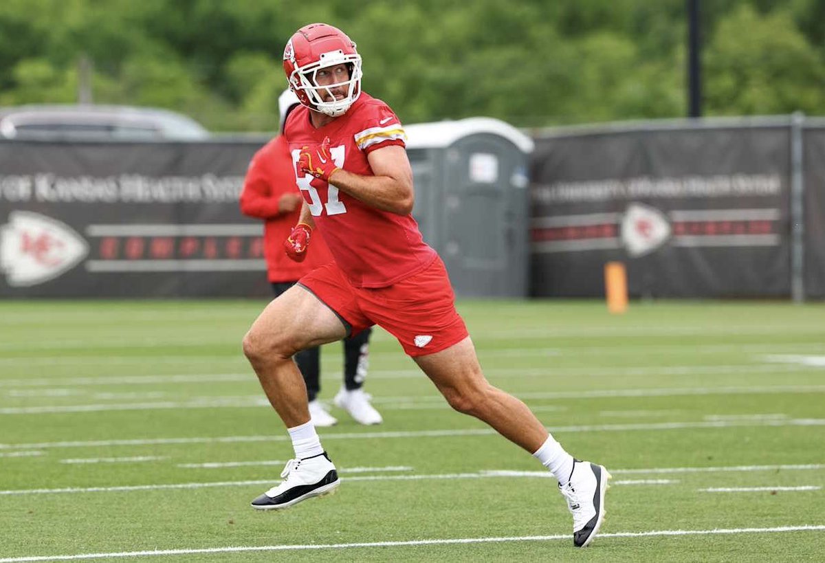 #WPMOYChallenge + <a href="/tkelce/">Travis Kelce</a> 
#ProBowlVote      + Travis Kelce