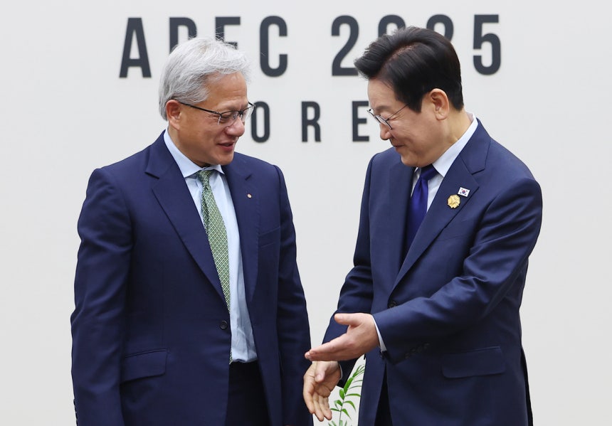 젠슨 황 제친 이재명 대통령…구글‘올해의 검색어’인물 1위에

‘뉴스’ 부문 1위는 대통령 선거…상생페이백도

구글은 이재명 대통령이 올해의 검색어 ‘인물 부문’ 1위에 올랐다고 4일 밝혔다.

naver.me/GUmg7cWL