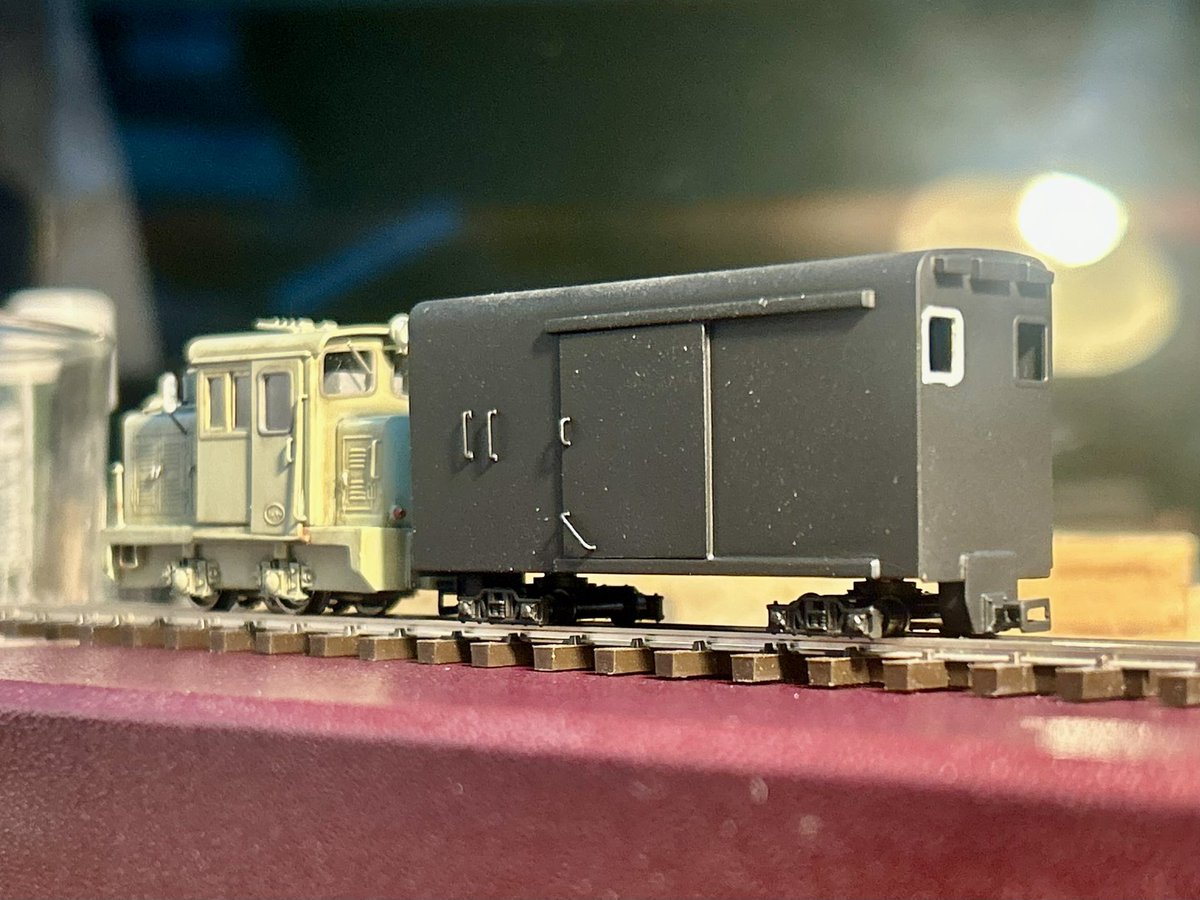 SugiTennensui's tweet photo. モデルワーゲン製、問寒別の有蓋貨車、完成！
組み立てはいつものモデルワーゲンの組み立て方をして、ボディの塗装にファレホの黒を使ってみました！
良い感じの艶消し黒でウェザリングもしやすい塗料でした♪ https://t.co/ZnYZ65YJV6