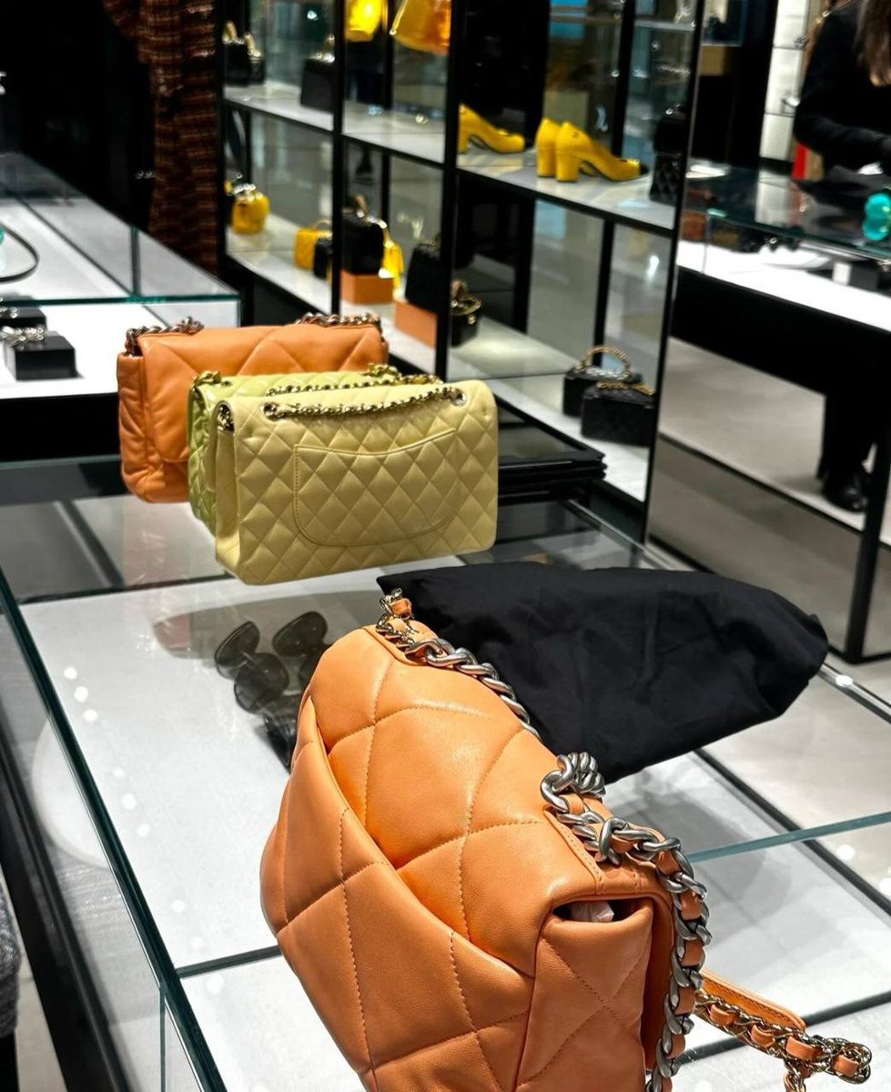 yeahiam's tweet image. I'm going shopping with my friends so I'll be home a little late #usalife #America