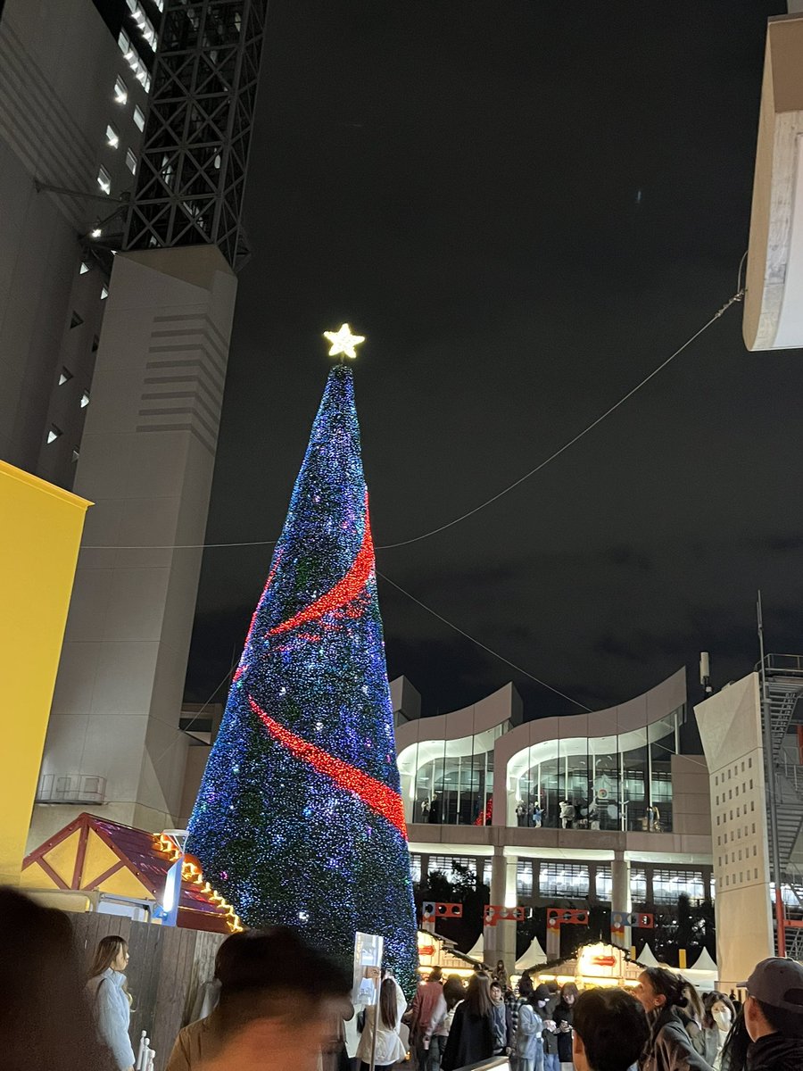 BebeSwallowtail's tweet image. 「UMEDA SKY BUILDING Christmas 2025」
1F広場「Wonder Christmas Marche」
雑貨店ranbu 出店中です✨🎁

曜日や時間帯によってたくさんの人に
なります☺️😳
こんな盛り上がりも楽しいよね、
きっと。

12月25日(木)まで開催！
是非梅田スカイビルまで、
お越しくださいね！✨✨🎄🎄