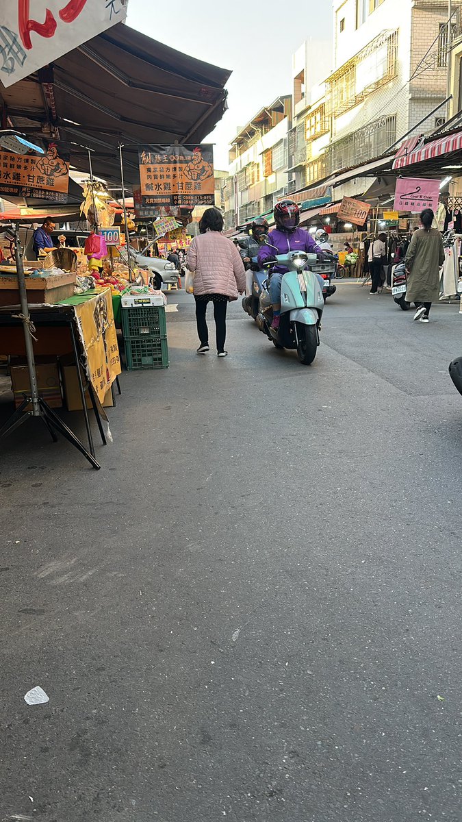 Yu94998814's tweet photo. 有誰在菜市場巧遇 https://t.co/gux9yjuctb