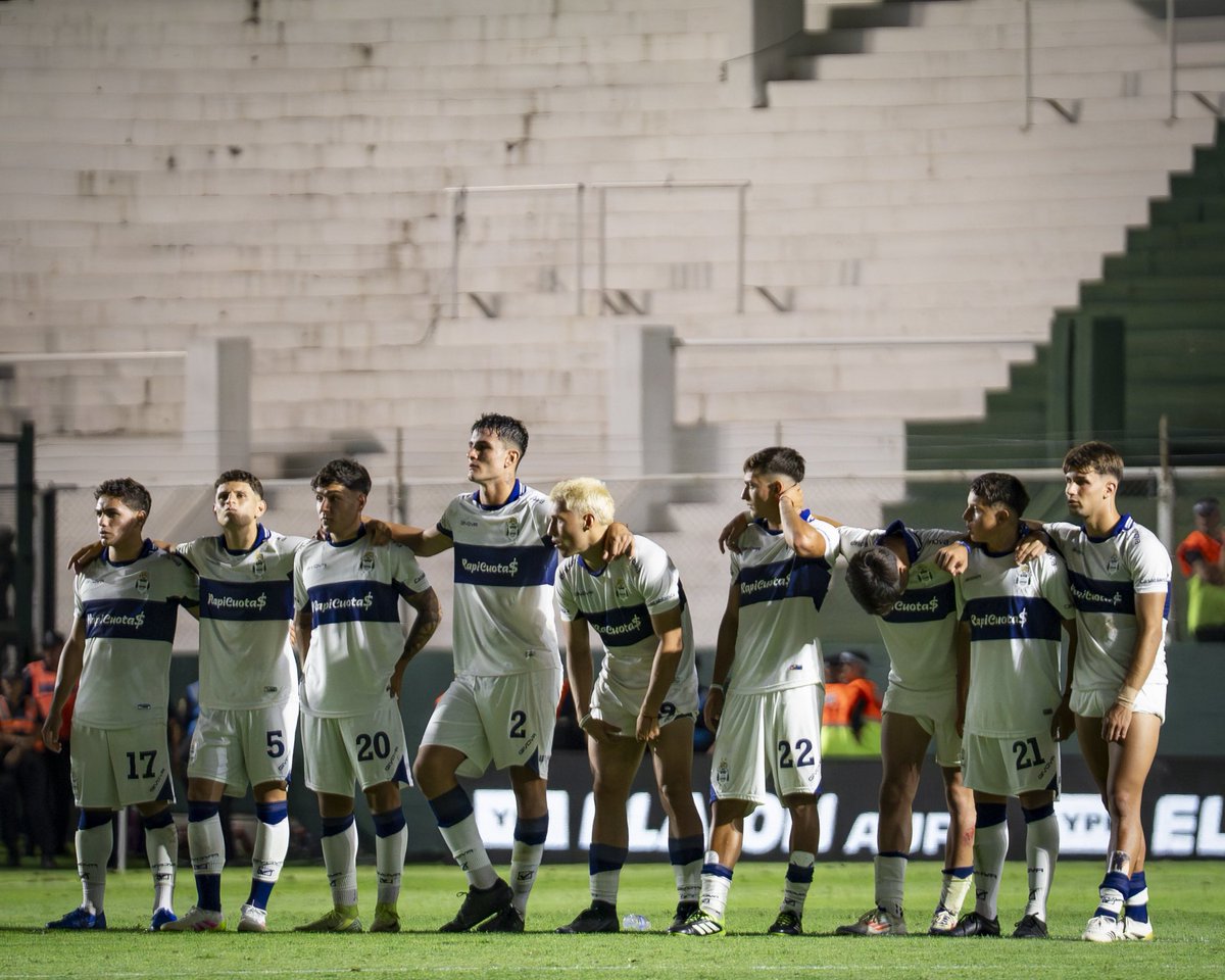 Con la frente en alto, el orgullo de representar la camiseta y jugar con el corazón.

Staff, jugadores que visten estos colores y sueñan con estar en su lugar y el pueblo tripero, les agradece por defender el escudo con responsabilidad, esfuerzo y compromiso.

¡Arriba Lobizón! 💙