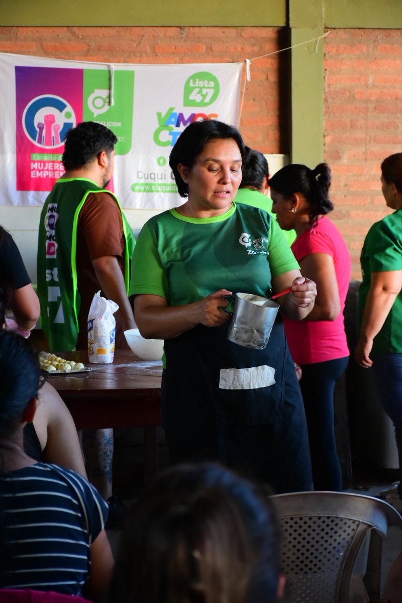 🎄 Dos días de aprendizaje y pura energía en el taller de Mesa Navideña.
Desde la <a href="/CCARICorrientes/">Coalición Cívica ARI Corrientes</a> seguimos acompañando a nuestras mujeres emprendedoras con más herramientas y oportunidades para estas fiestas. 💚✨
