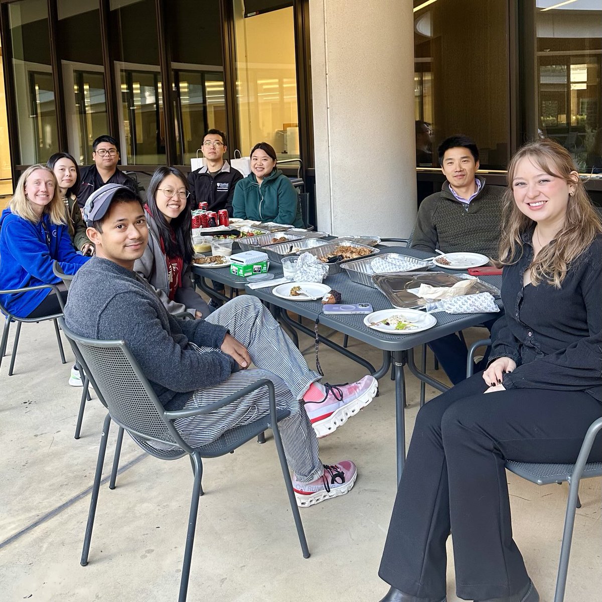 longlabstanford's tweet image. Today we say goodbye to ⁦@veronical1411⁩, the first brave grad student to join the lab, as she starts the next chapter of her career. Good luck Veronica!!! ⁦@Stanford_ChEMH⁩ ⁦@StanfordPath⁩