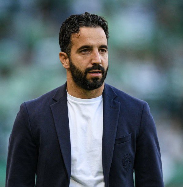 combolizer's tweet image. My major concern and anger is there is no academy graduate playing for Manchester United at the moment. 
Why on earth is Mainoo not playing?