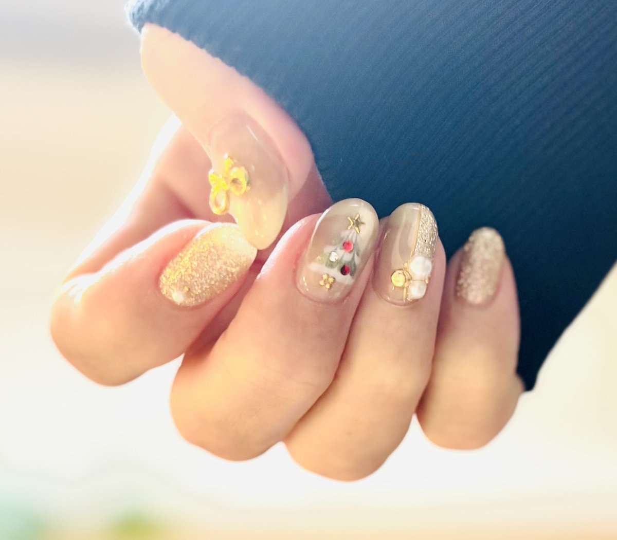 今月のネイルはクリスマス🎄🤶
シャンパンカラー🥂にクリスマスツリー✨

ネイルも金運を考えてシルバーでは無くゴールドを選んでしまいます😂

皆さんのクリスマスが素敵に過ごせます様に🙏💕