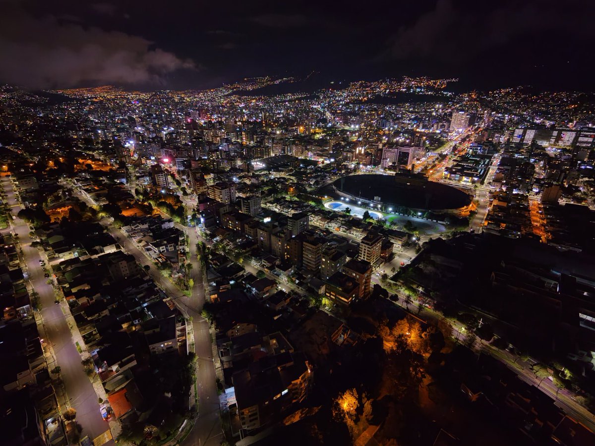 djirumor's tweet image. The DJI Neo 2 transforms night drone photography with cleaner high ISO shots and smoother stability, outperforming its predecessor despite the same sensor.

Perfect for capturing city lights without breaking the bank. #DronePhotography #NightFlight

 (1/2)