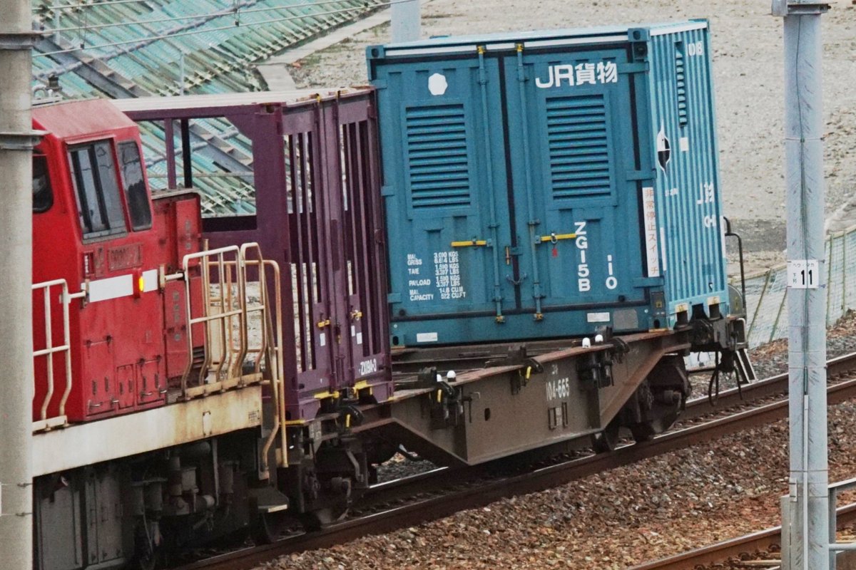 2025/12/5 9259レ DD200-24+コキ104 給電コンテナ川重回送 ZX19A-3と