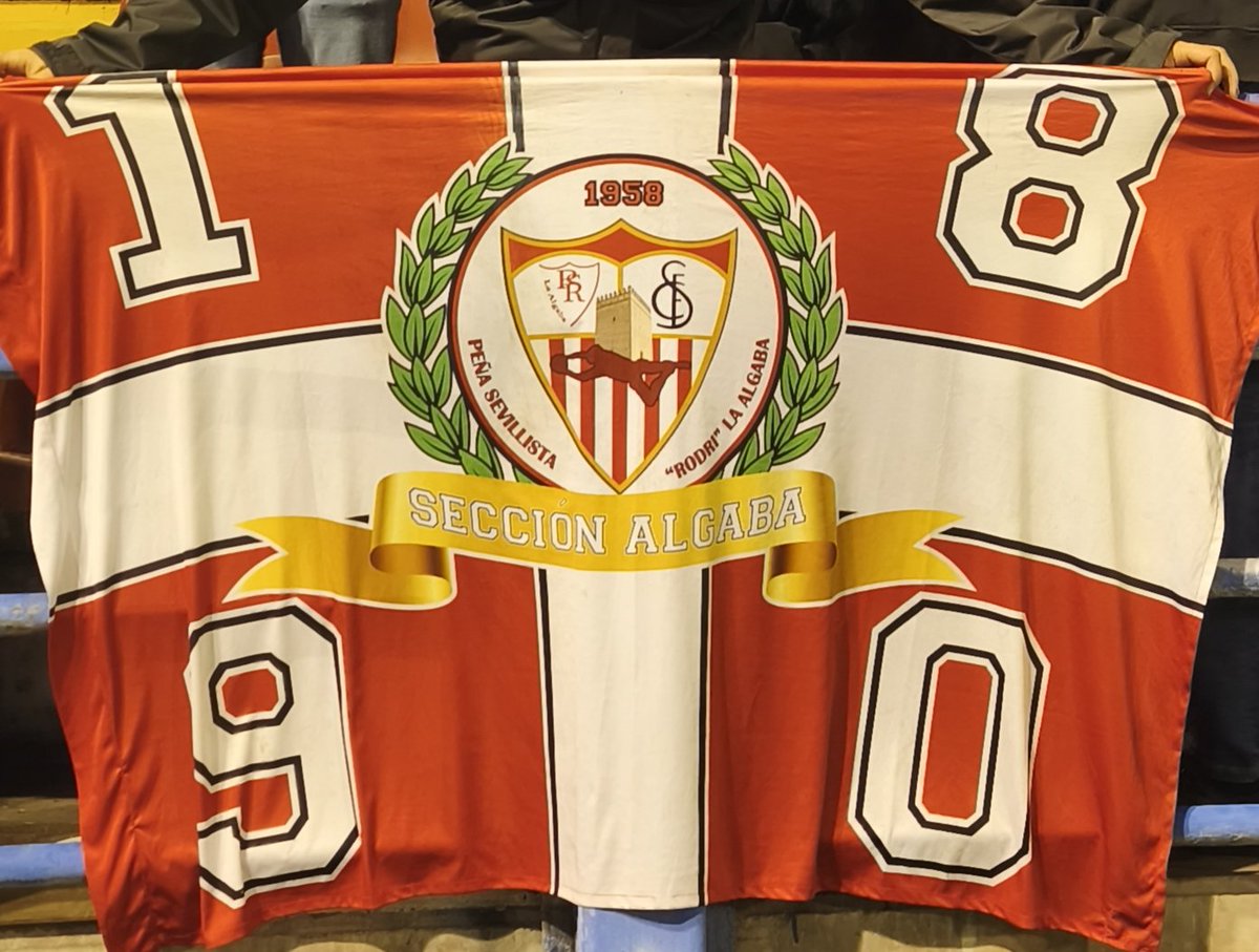 ramooss8's tweet photo. @qbtnervion75 Se ha perdido esta bandera en Almendralejo, estaba colgada en el corner que pegaba a fondo.
Si alguien sabe algo que avise .
Gracias https://t.co/chCQViQfcd