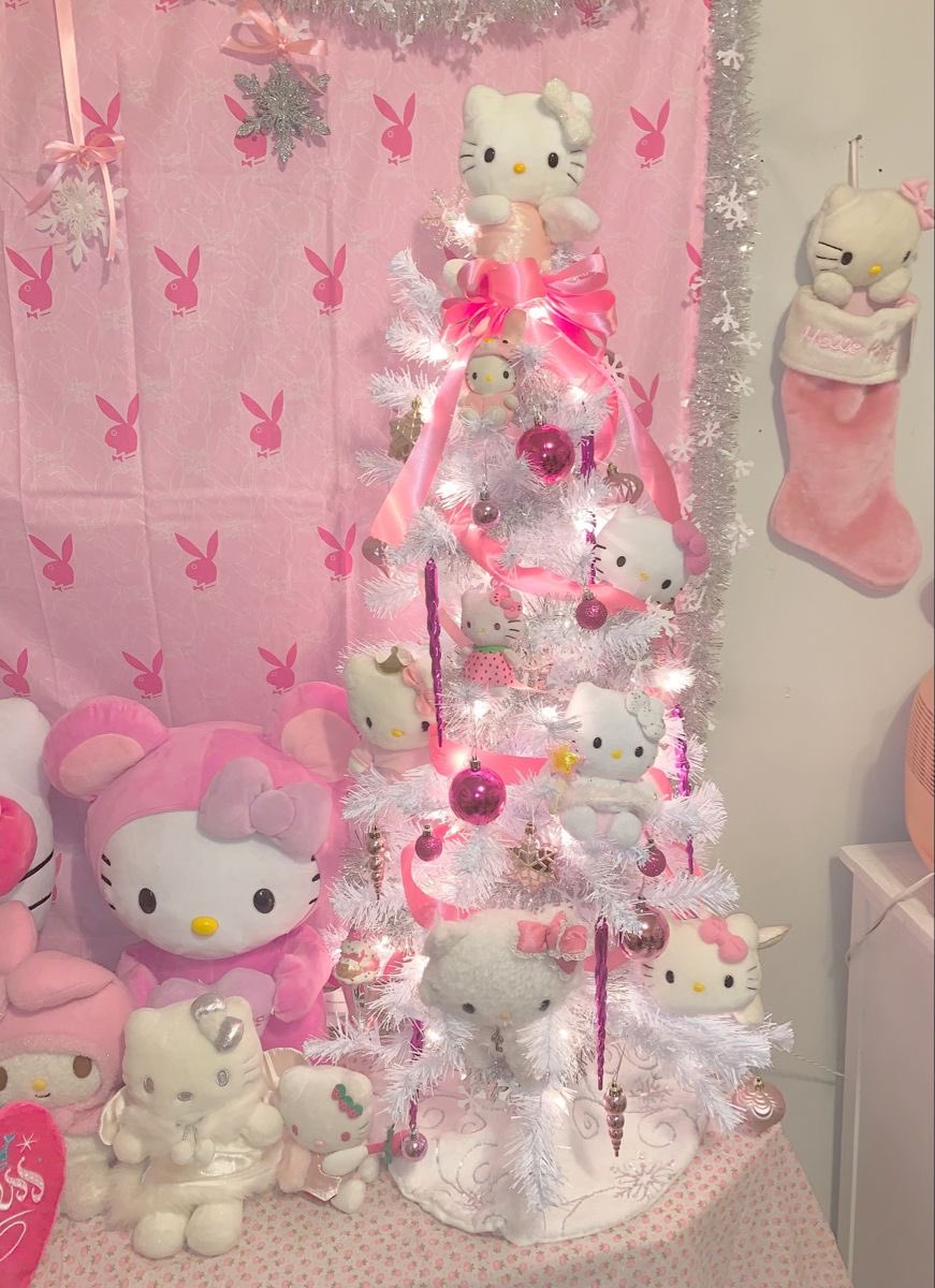 pinksugaryheart's tweet photo. dreaming of a pink hello kitty christmas 🎄🎀❄️ https://t.co/HeqodPKnWg