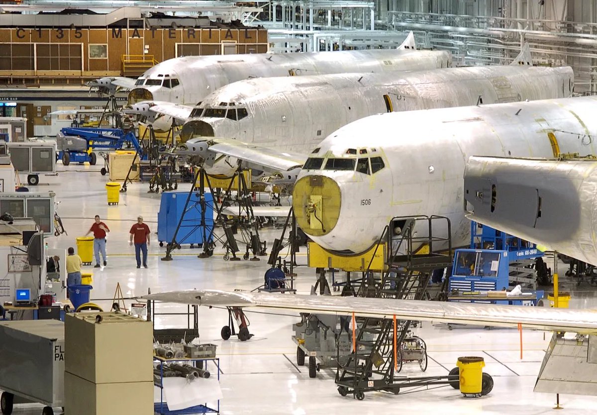 A row of KC-135 refueling airplanes being worked on at the Air Logistics Center at Tinker Air Force Base. 😎💪🇺🇸

📷 Paul Hellstern