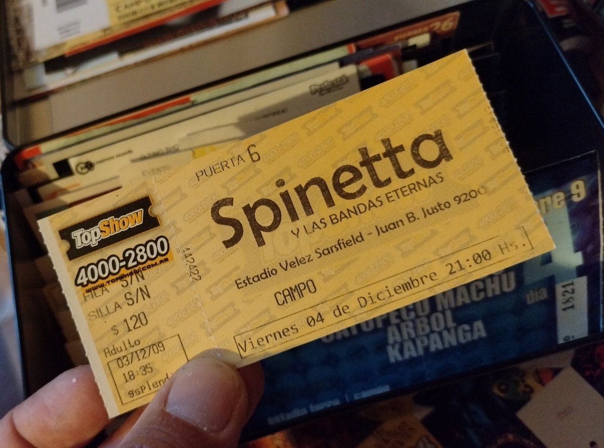 GerLeche's tweet photo. La certeza de que estábamos viviendo una noche histórica e irrepetible. Almendra, Pescado Rabioso, Invisible, Spinetta Jade y Los Socios del desierto.
Invitados como Charly García, Cerati, Juanes, Fito Paez o Mollo entre tantos otros. Flaco eterno. https://t.co/f1pVN4IsIR