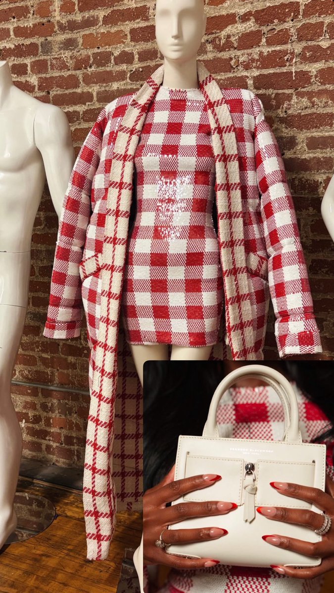 spotted Olandria Carthen all dripped out in Bishme Cromartie + BB Bag + Femme heels !

her stylist ate down ! 😍😍😍
instagram.com/p/DR2-_-ZEo4u/…