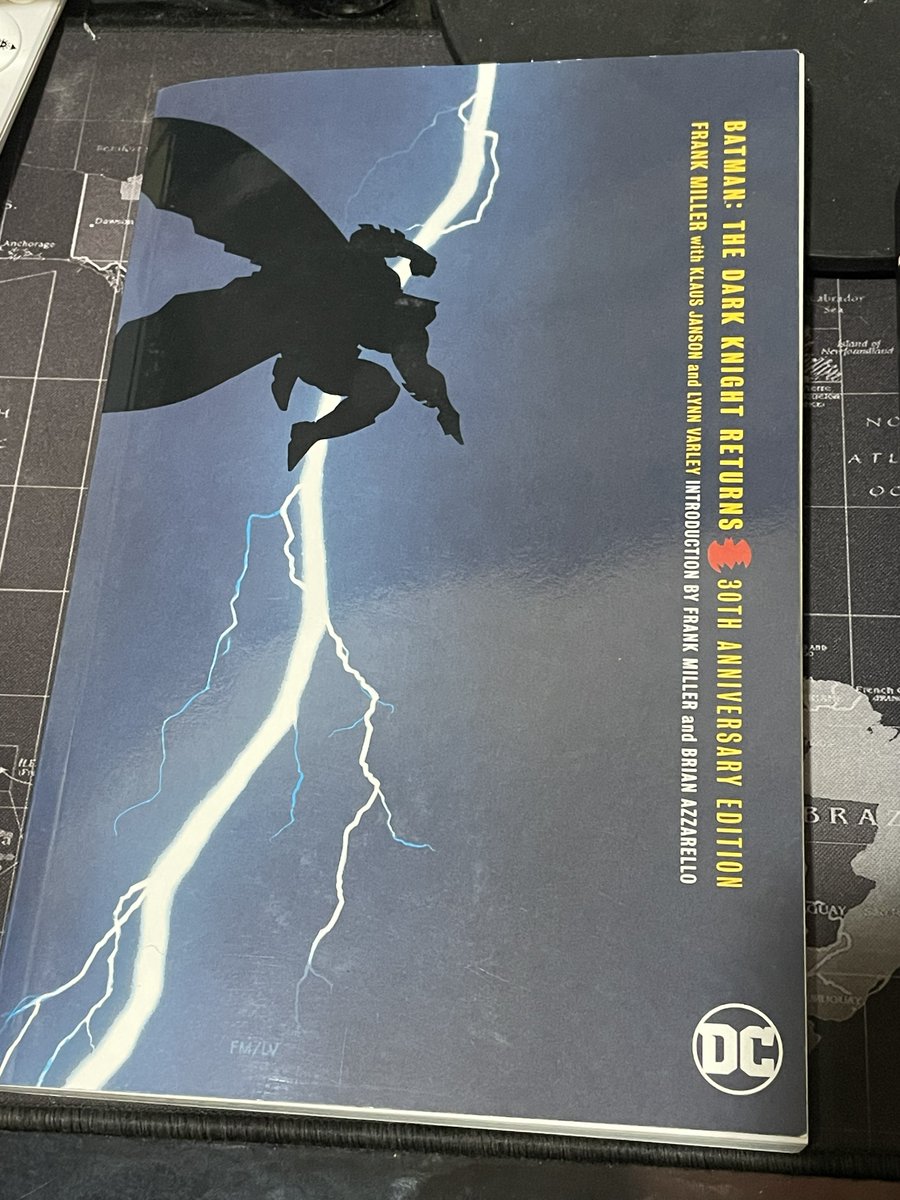 GattoComics's tweet photo. Club de lectura gattonauta ¿Qué están leyendo actualmente?

Yo estoy leyendo nuevamente una de las joyas del cómic, hace años leí el cómic y era uno de los imprescindibles que no estaban en mi colección. https://t.co/s3AnVz0qD3