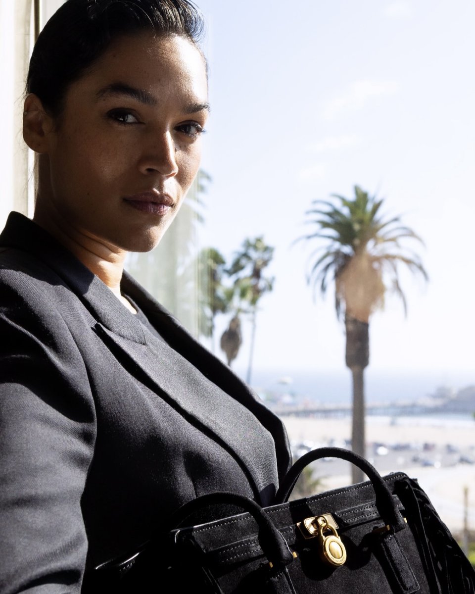 GeorgianHotelSM's tweet image. We loved these images too much to let them live only as a repost. A gorgeous day at The Georgian with @jenniferatilemile for @michaelkors.
#MichaelKors #OnSet #TheGeorgian #SantaMonica