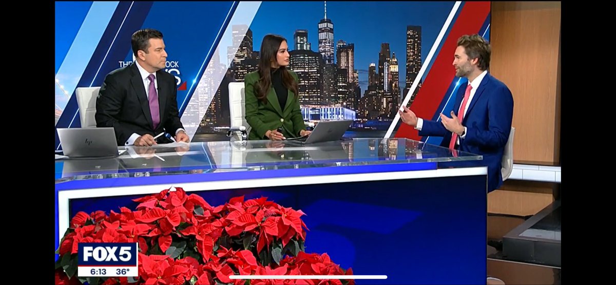 Divulgando a tecnologia para os cidadãos de Gotham esta noite.