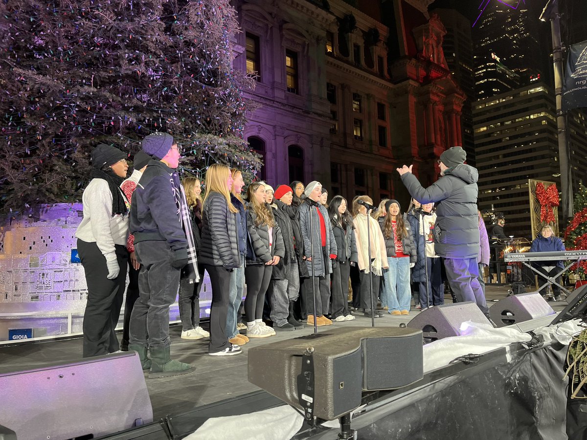 🎄 Now thats how you start a show! 🎄 

Tonight's celebration is already shining bright with incredible performances from <a href="/LaurinDarling/">Laurin Talese</a>, <a href="/PHLGirlsChoir/">PHL Girls Choir</a>, <a href="/DrAlynEWaller/">Rev. Alyn E. Waller</a>, and CAPA Dancers. 

Now who's ready to light this tree!? #PhillyHolidays