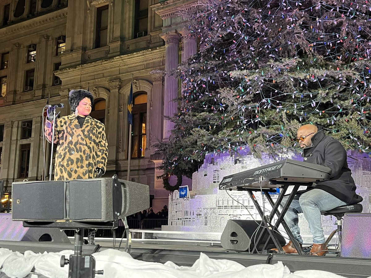 Philly Holiday Tree tweet media