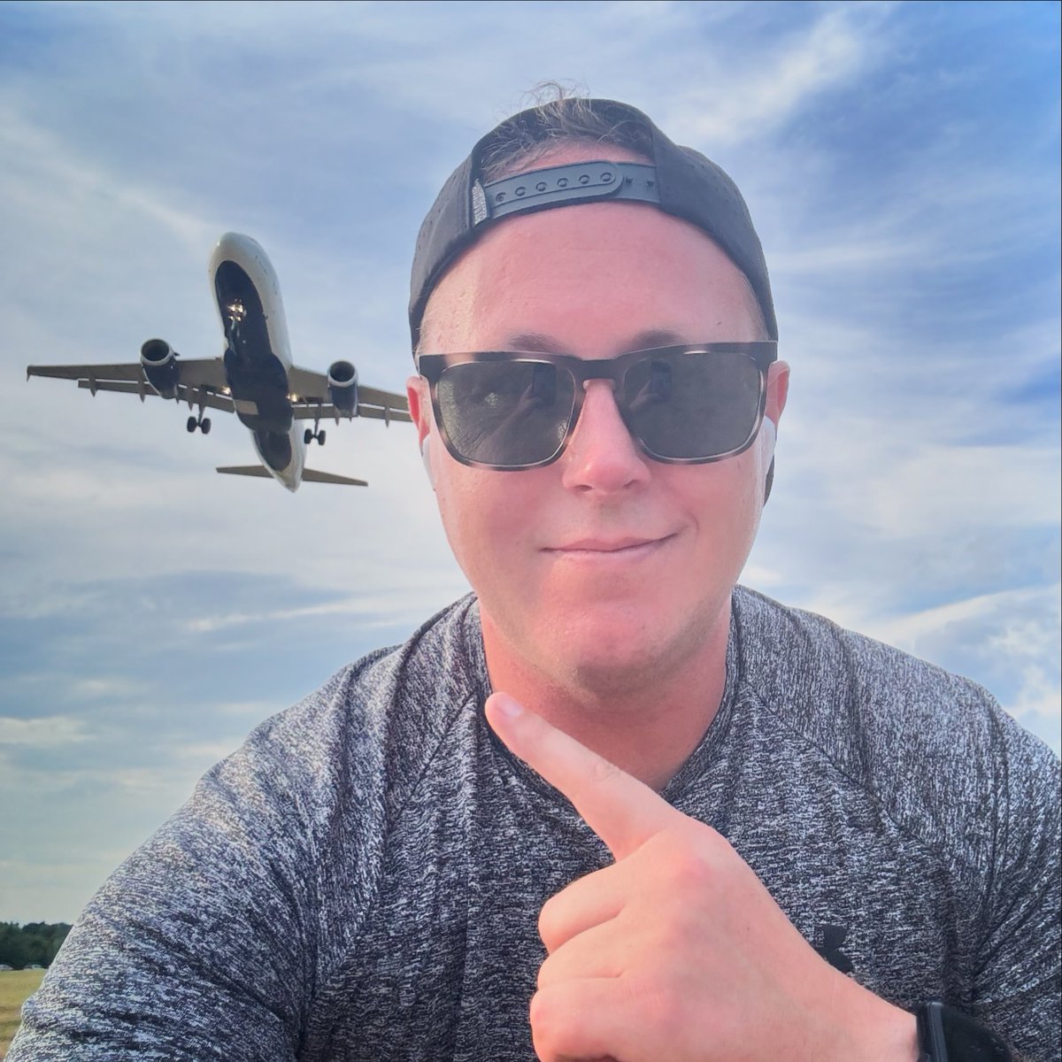JetSetGOMichael's tweet image. For the love of ✈️⁣
⁣
I’ll sit and watch them land, takeoff, fly…I’ll walk into a low pole looking up at one roaring over…so I think I’ll always be hooked! 🛫🥰⁣
⁣
#Aviator #AviationLife #Pilot #PilotLife