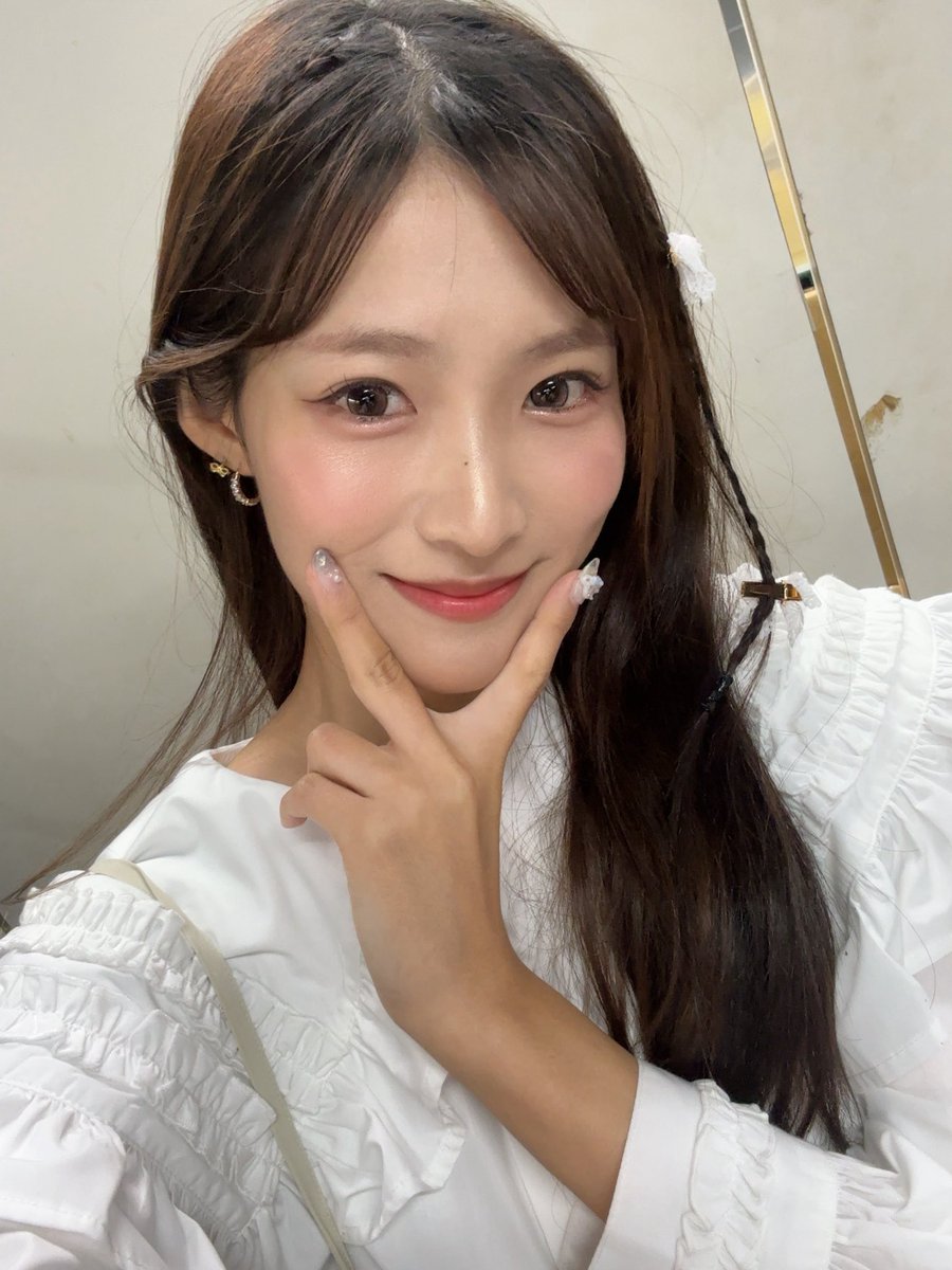 remi_ly0426's tweet photo. おはよ⸜( ˶'ᵕ'˶)⸝

今週もあと少しだ！
今日もいい一日にしてねん🌟💛 https://t.co/reeTaSZOe3