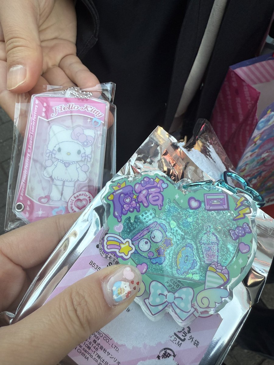 コロン tweet media