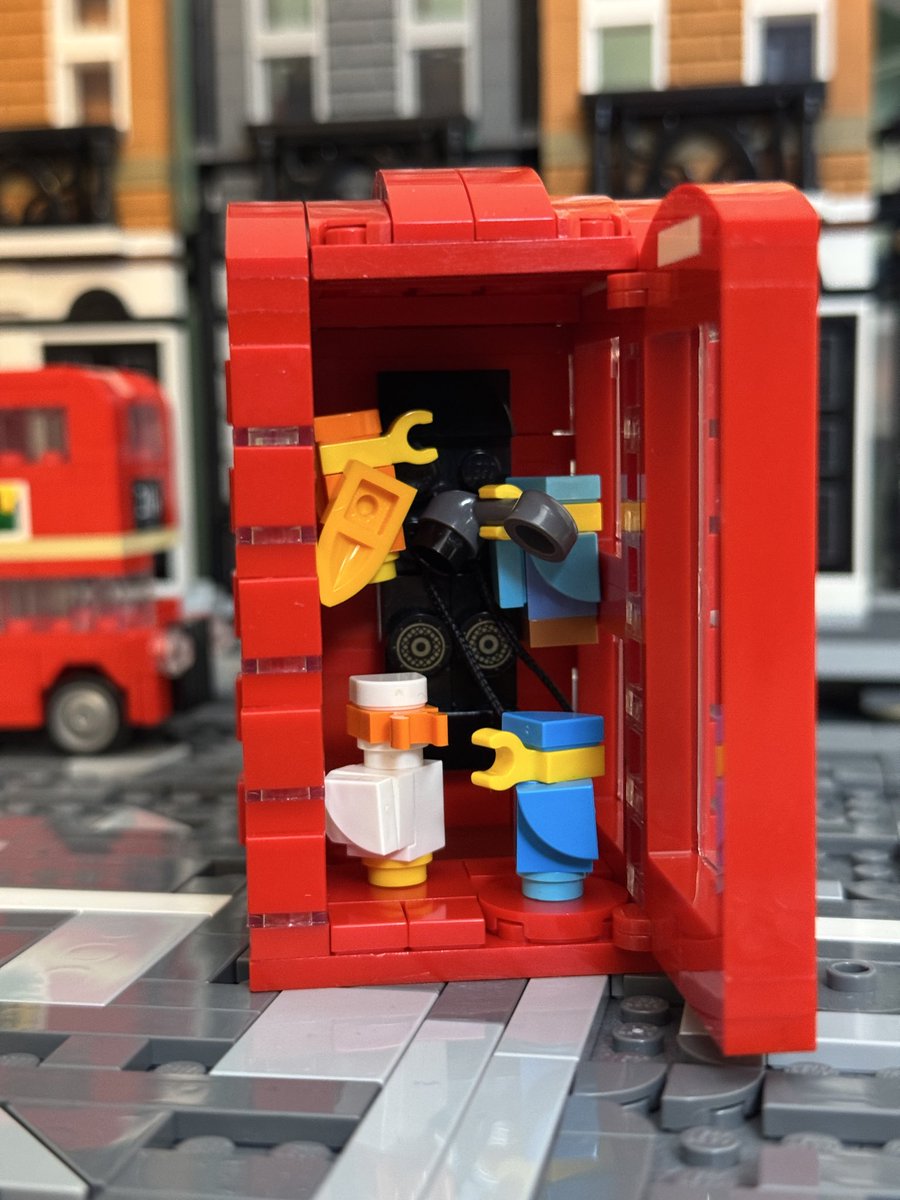 mandaeast's tweet photo. My two most recent #Lego MOCs… 🎶3 French Hens and 4 Calling Birds 🎶 #AFOL https://t.co/RdOgx7zh9q