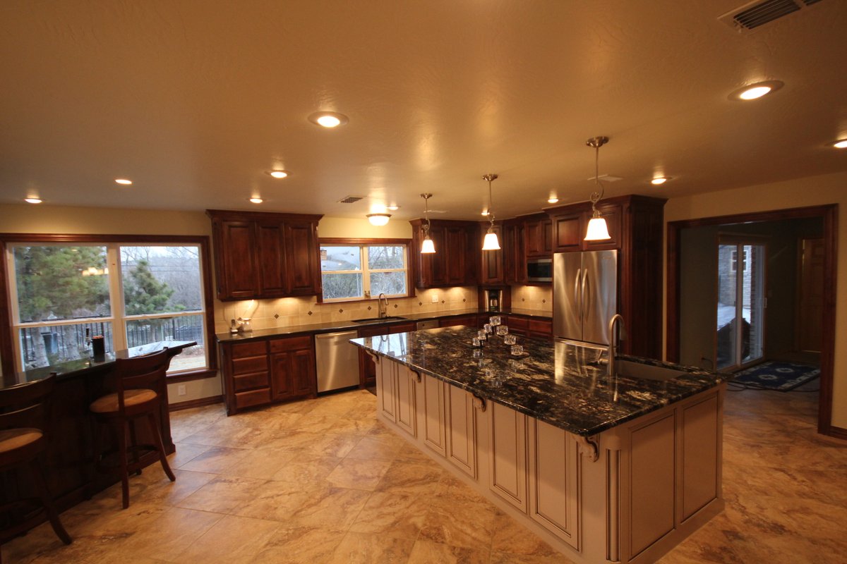 KimJContractor's tweet image. From an outdated kitchen to a warm, modern, fully updated space. ✨
Expert craftsmanship, custom finishes, and a result that feels like a brand-new home.
📞 806-358-7954
🔗 bit.ly/AmarilloContra…

#BeforeAndAfter #KitchenRenovation #AmarilloTX #AmarilloContractor