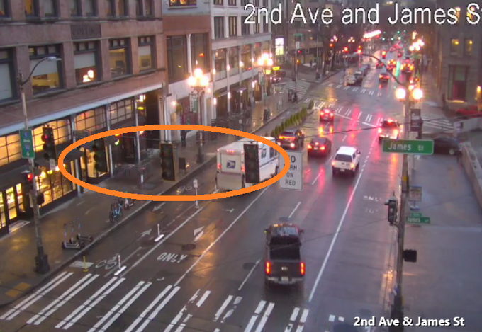 Đèn vàng! Cẩn thận giao lộ.