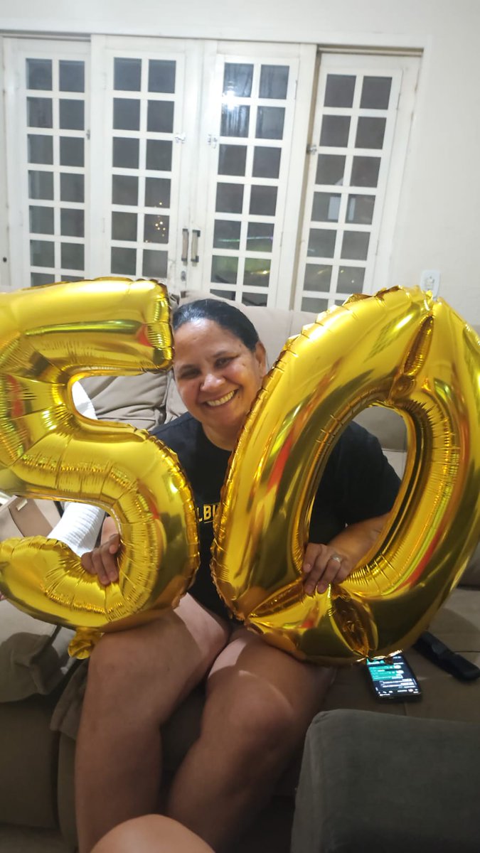 Obg Deus pelos 20 anos !! 
Na minha cabeça.  
Na identidade e 50 ... kkkkkkkkkkk