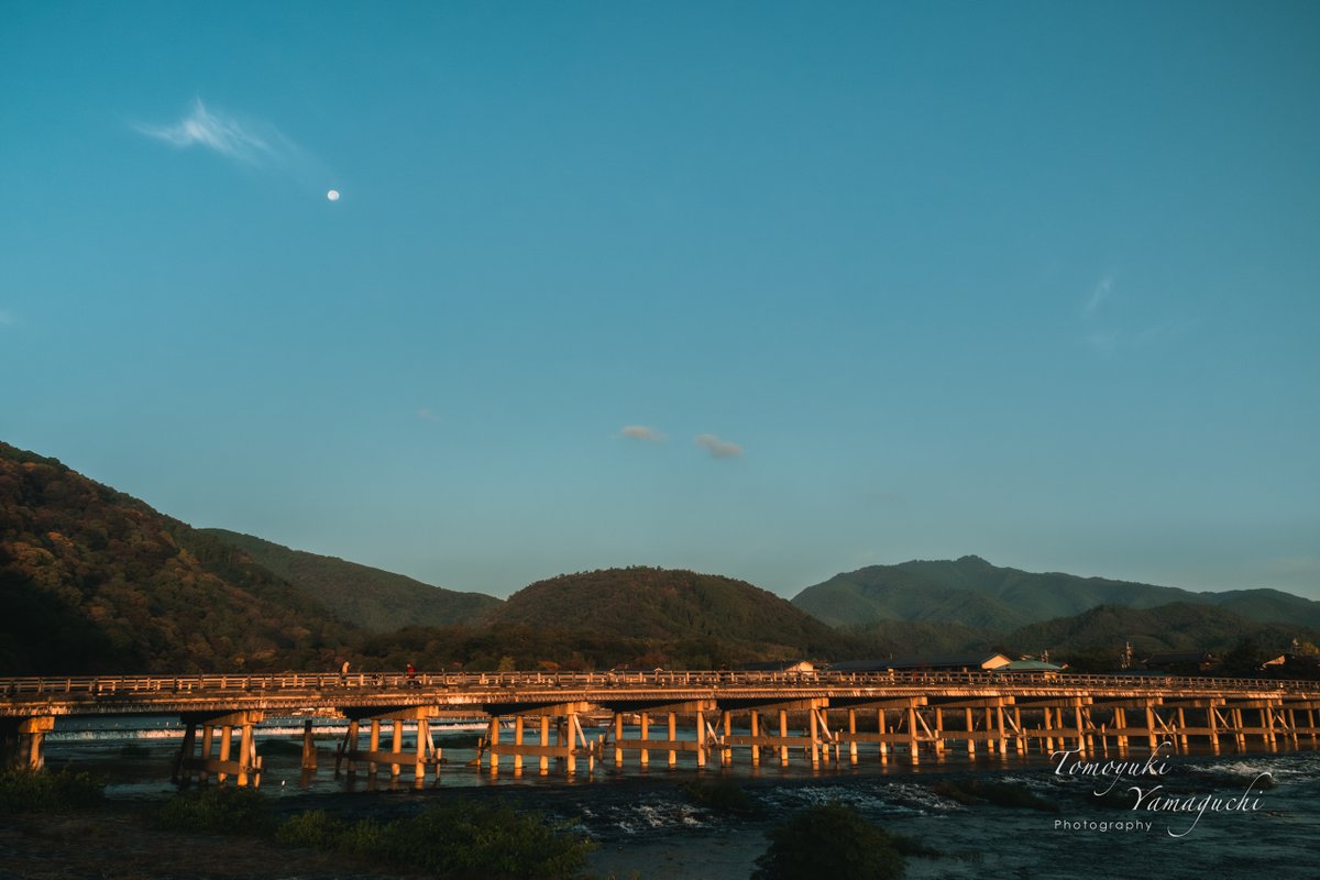 tmykPhoto's tweet photo. ※Vlog未使用
1枚目:Kodak Gold 200(Fuji X Weekly)
2枚目:My LR Edit(Lightroom Classic)
2025.11.8 撮影
#fujifilmxs20 #fujifilmxseries #fujixweekly #kodakgold200 #京都写真 https://t.co/eMWvgtwvbi