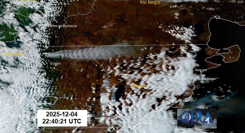 En la imagen satelital GOES-19 se observa un importante incendio sobre el noroeste de Chubut. El foco se inició con la actividad eléctrica del fin de semana pasado.
