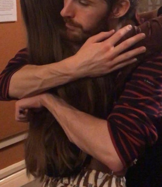 i just know he gives the best hugs *weeping* *sobbing*