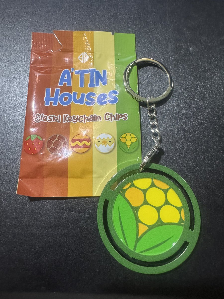 May sobra po akong 4, pa swap naman ng 1 hotdog at 3 berry