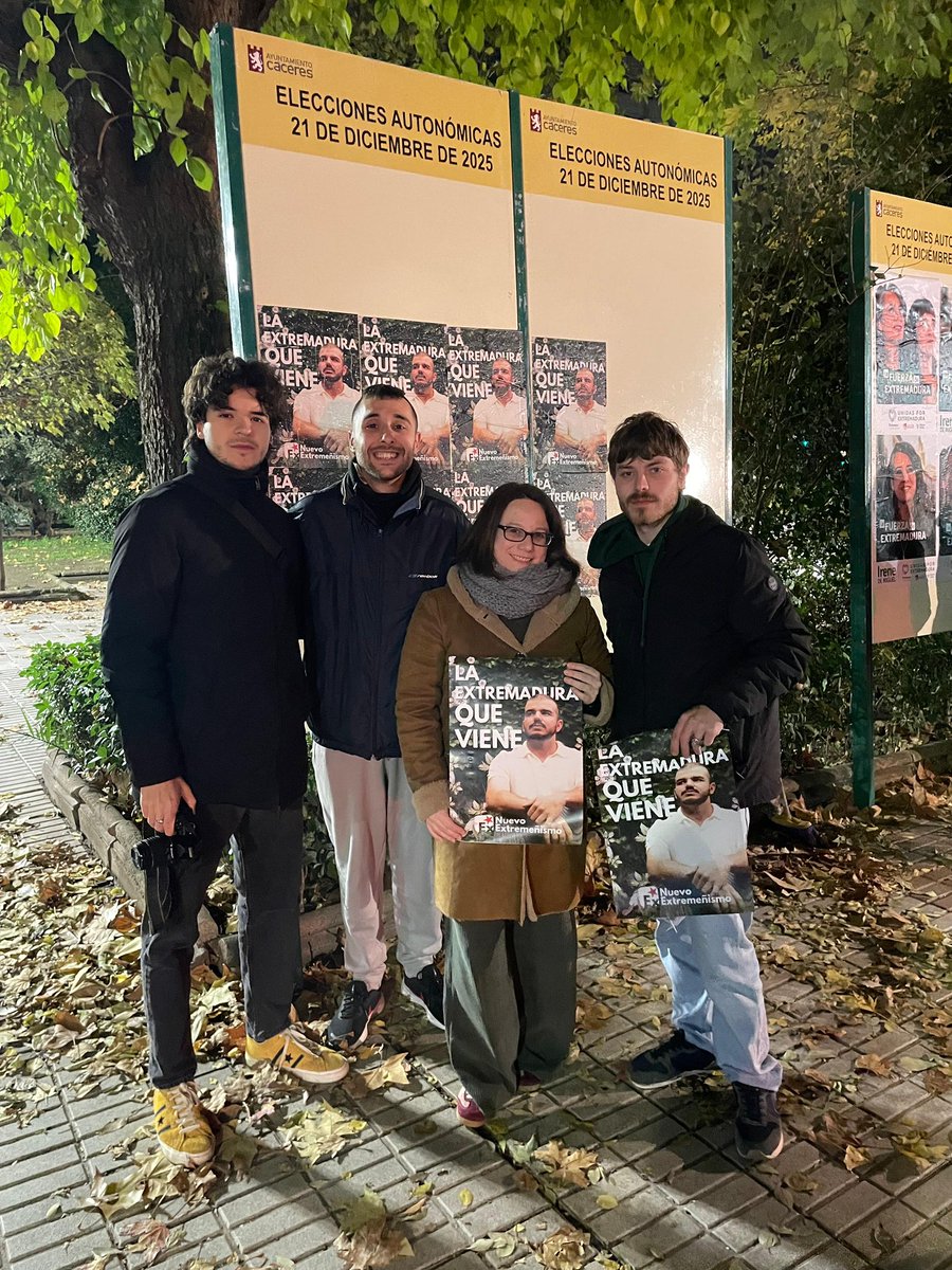 nuevoext's tweet photo. El soberanismo empieza a andar! 

Esta noche hemos estado pegando carteles por distintos municipios de nuestra tierra dejando claro que nuestro proyecto es la única alternativa de futuro para Extremadura. 

Arrancamos una campaña para contarte La Extremadura que Viene! https://t.co/Km19naKjYe