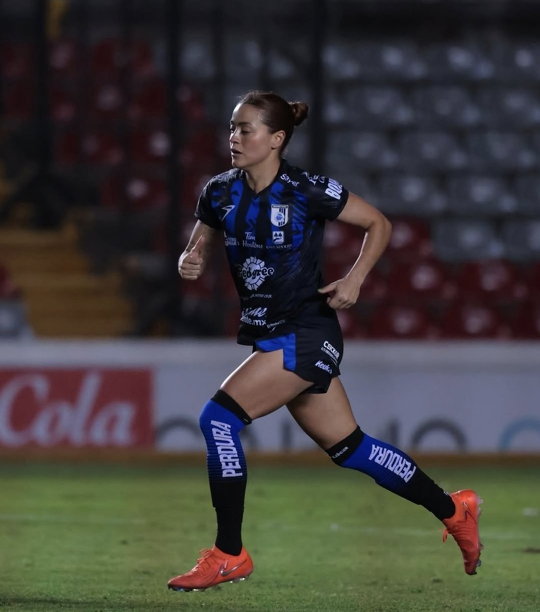 lilyns73's tweet photo. ⚽️Triste la noticia oficial: Yadira Toraya se va!
​En #OpinandoDeFut predije que la baja de Samayoa traería un efecto dominó, y asi lo anunció a través de su IG, pero duele verla partir.
​La dorsal 15 vistió el 🔵⚫️ 2 torneos, dejando 32 JJ  y 2 goles
Gracias por tu entrega 💙🖤 https://t.co/73M2sZJYbL