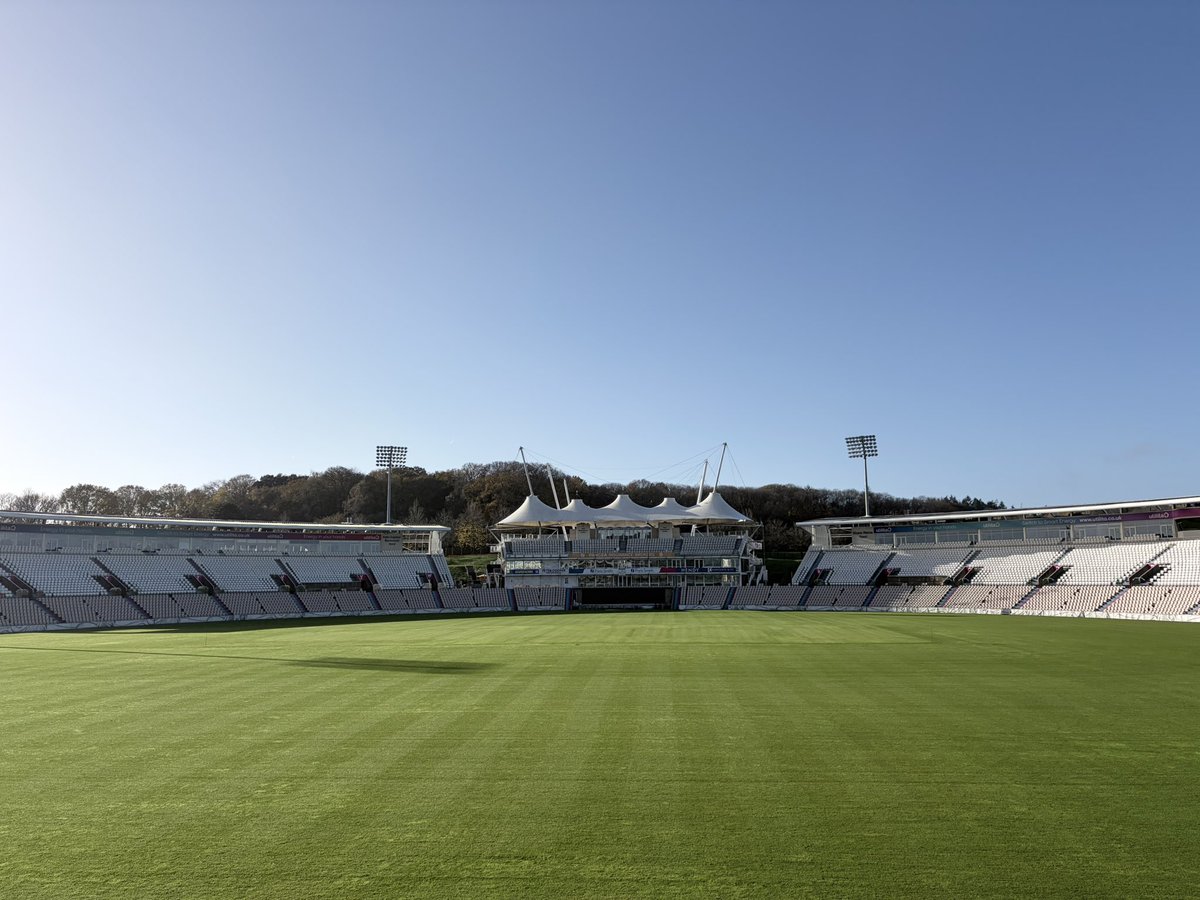 Massive thanks to <a href="/R3PressOffice/">R3 Press Office</a> and its Southern and Thames Valley regional committee for raising more than £2,400 for <a href="/cclguk/">CCLG</a> at last week’s 20th Anniversey Ball at the <a href="/UtilitaBowl/">Utilita Bowl</a>!