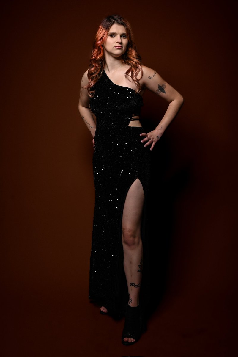 djcountrygurl88's tweet photo. Professional pictures from the photoshoot in new york part 4 #oldpictures #formal #formaldress #formalwear #professionalmakeup #model #modeling #showoff #sexymom https://t.co/fODCv4Ol5y