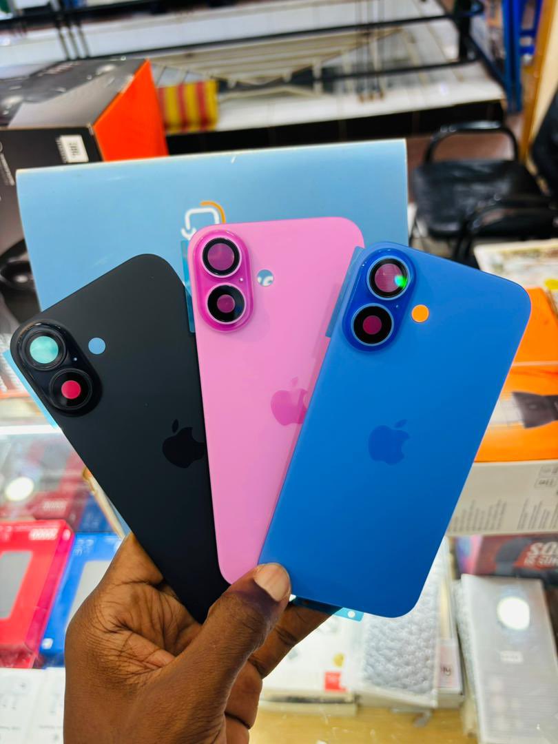 fone_fixer's tweet photo. We’re still wondering why you hold a broken iPhone considering the fact that you can call 0759067727 https://t.co/EDpttZJjhX