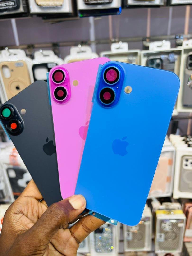 fone_fixer's tweet photo. We’re still wondering why you hold a broken iPhone considering the fact that you can call 0759067727 https://t.co/EDpttZJjhX