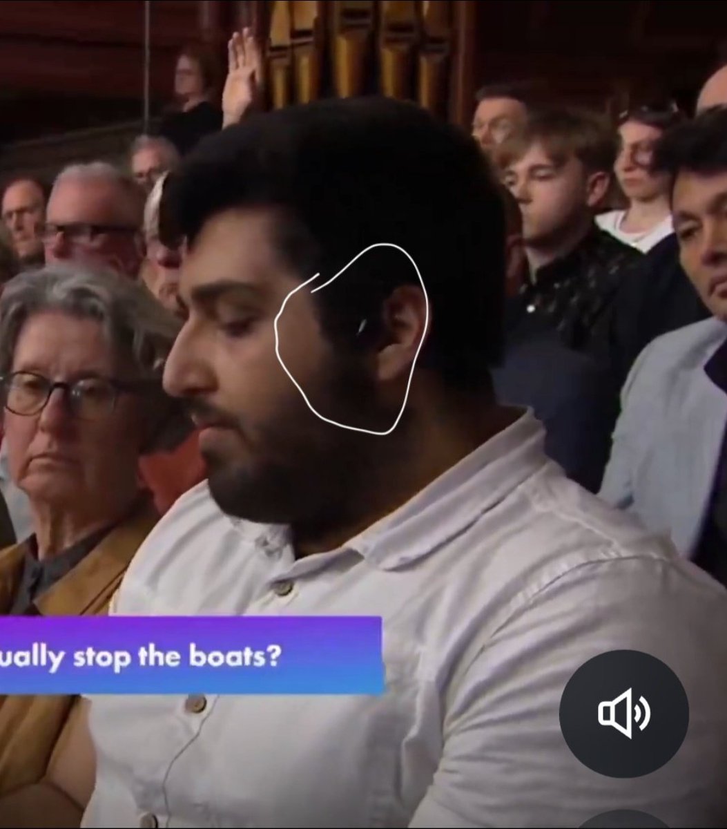 BROKENBRITAIN0's tweet image. 🚨So the Illegal foreign invader on BBC Question time last night had an EARPIECE in❗️

Who was in his ear telling him what to say❓️