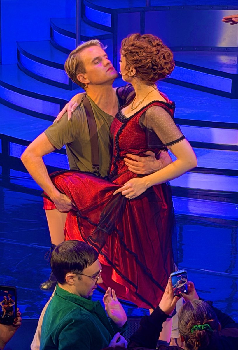 janey_wayne's tweet photo. Happy birthday @iamAstridHarris fun show tonight @Titanique https://t.co/qugz7p1ClZ