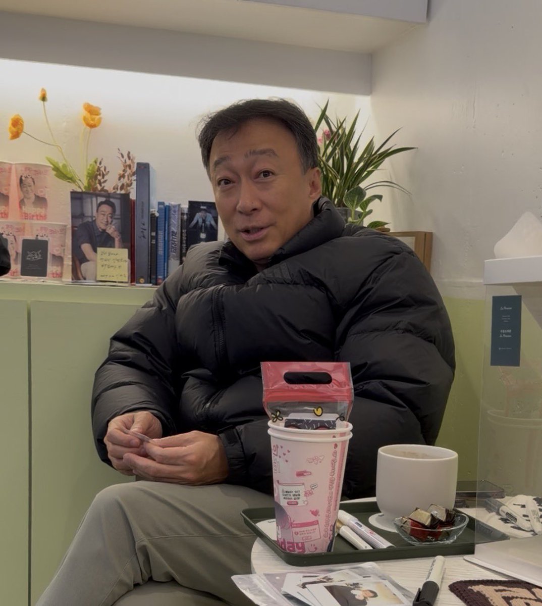 이성민생카에 좀 꾸미고 오라니까
자기는 평소 보여주기 힘드니까
평소 자기모습을 보여주고싶었다함
아니 안궁금하고 걍 꾸미고 오라함