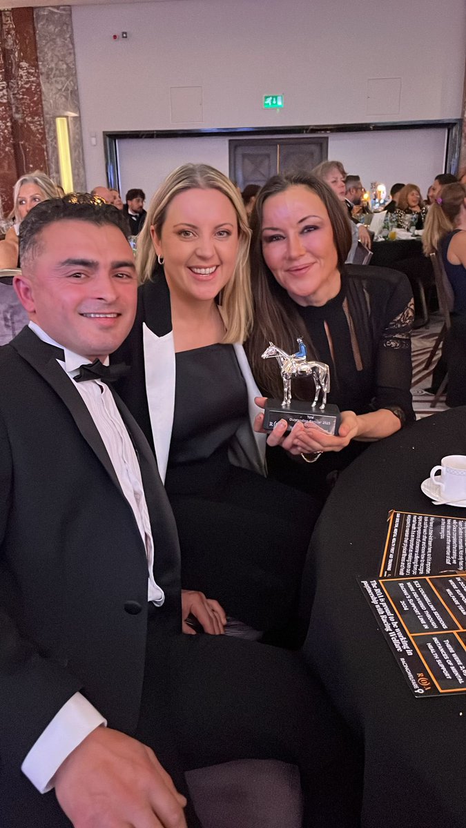 HDwyerRacing's tweet image. Thrilled for our girl #Asfoora ⭐️ being crowned the @ToteRacing Outstanding Sprinter at the @RacehorseOwners Awards 🩵🖤🩵🖤
Our European team were in strong form to represent us! 🍻🥂🎉