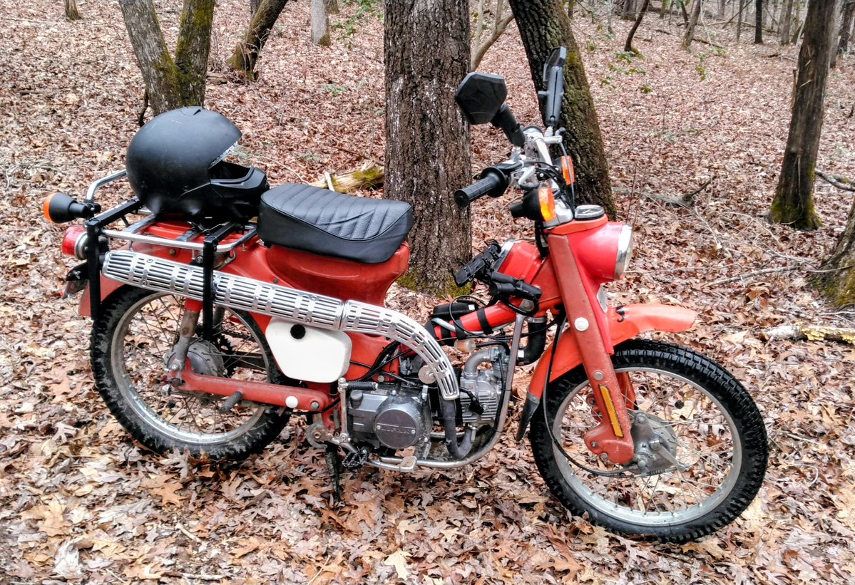 De 6 de dezembro de 2020 a fevereiro de 2021, um inverno muito frio e chuvoso, morei em uma barraca e consertei uma Hond