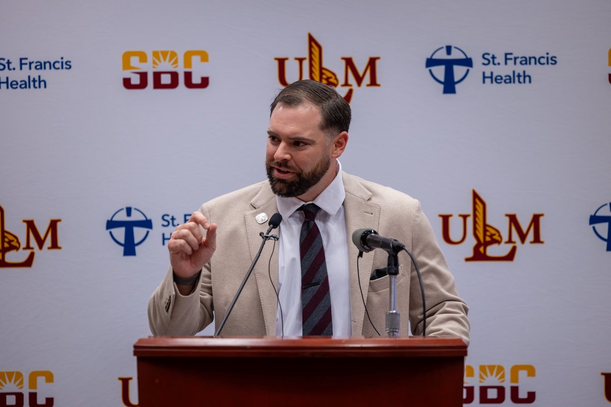 ULMWarhawks's tweet image. 𝑾𝒆𝒍𝒄𝒐𝒎𝒆 𝒕𝒐 𝒕𝒉𝒆 𝒃𝒂𝒚𝒐𝒖, 𝑺𝑱!

Introducing the new ULM Athletic Director!