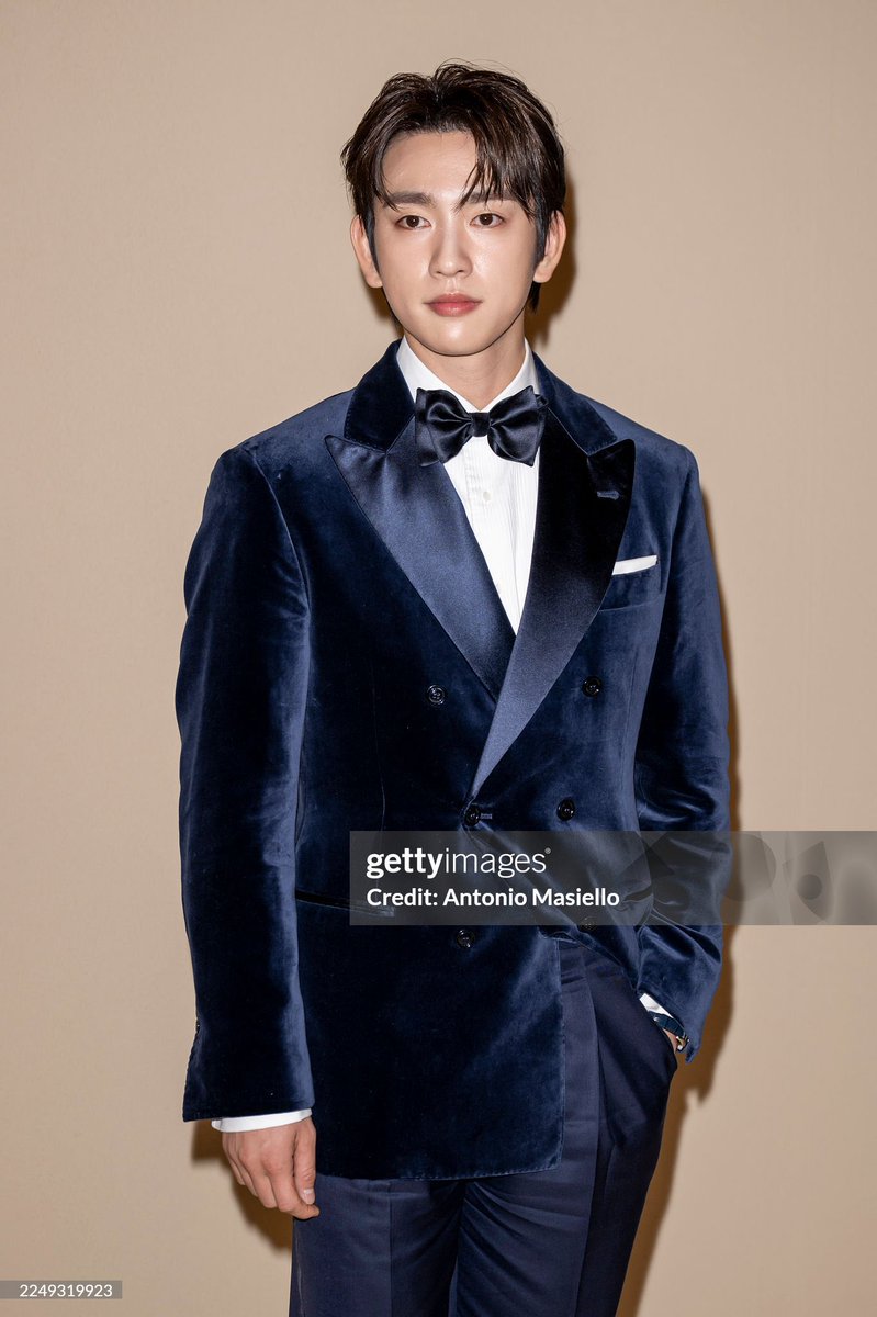 ไม่ตายกล้อง getty จริงง หล่อทุกมุม ทุกองศา กี่กล้องก็มาเลยย 

#JINYOUNG #진영 <a href="/JINYOUNG/">박진영</a>