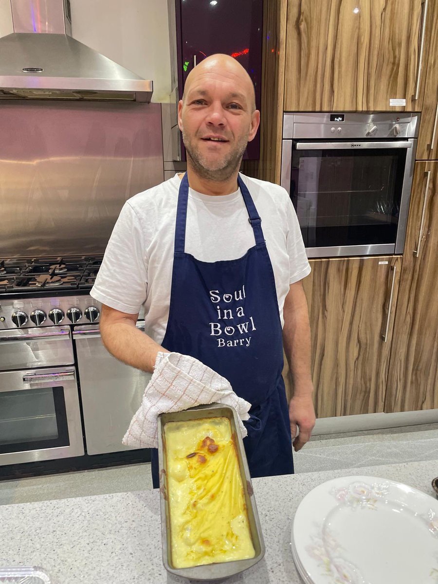 A quiet Soul in a Bowl session today but great food! Corned beef hash pie, cauliflower cheese and lemon curd roulade with freshly made lemon curd. Boom 💥