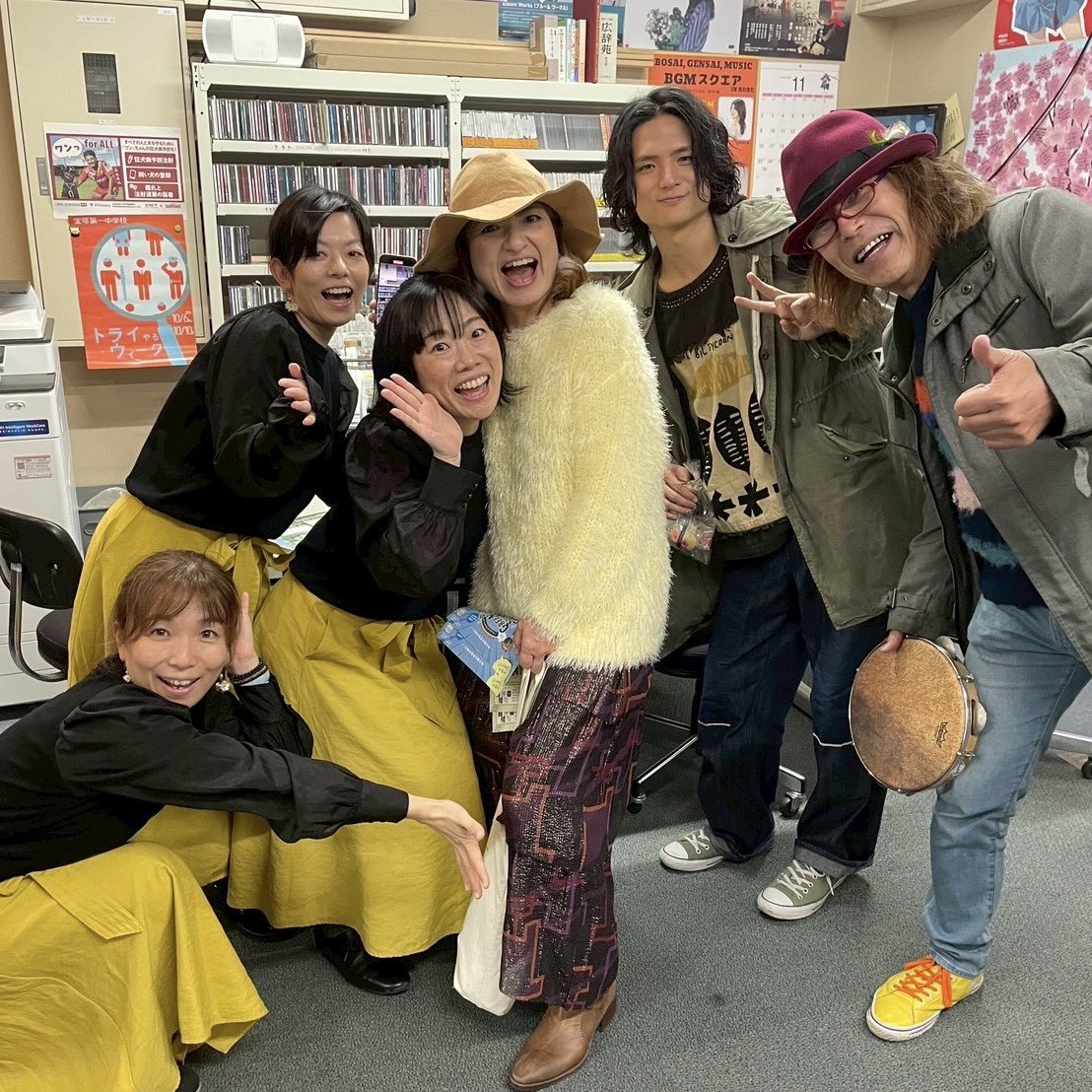 morinononon's tweet photo. ハニブロ2Days振り返り①

ŧ‹"ŧ‹" ŧ‹"ŧ‹"(๑´ㅂ`๑)ŧ‹"ŧ‹"ŧ‹"ŧ‹"

#1日1もぐもぐ #コメダ珈琲店 で、
前と同じくモーニングを食べながら、
生放送やファンミの準備！☕️

チコマコさんの中継！
ムーチョ楽団の乱入！
賑やかなmeets放送🎶
揚げパンありがとう〜🫓

 #さくらFM #ハニブロ https://t.co/ONRT52ewP1