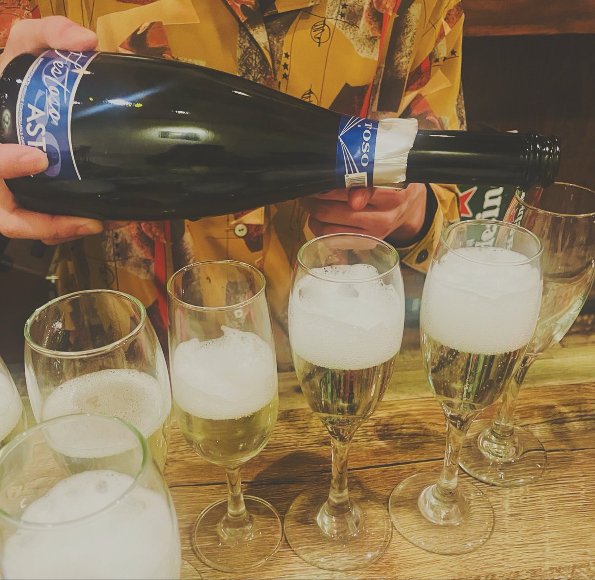 HAKU でお芝居をしてくださった <a href="/yutamilly/">ゆたみりぃ(yuta_milly)</a> さんから周年のお祝いをしていただきました

素敵なお花とお酒をありがとうございました！今後とも どうぞよろしくお願いいたします

引用RT先<a href="/yutamilly/">ゆたみりぃ(yuta_milly)</a> さんの一人舞台の本番動画、上演台本、舞台制作の裏側などが掲載されたnote、おすすめです